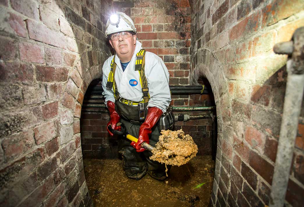 Vince Minney in the sewers presents the Chinatown fatberg.