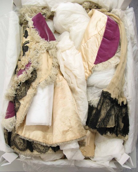 Cloak worn by Christine de Cardi, ostrich feather, satin, velvet.
