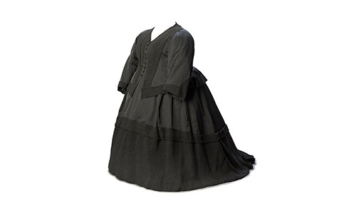 Dress_ensemble_1892._Worn_by_Queen_Victoria