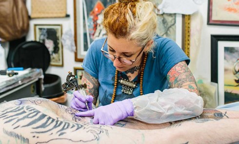Tattoo artist Claudia de Sabe in her Seven Doors Tattoo studio. Image © Kate Berry.