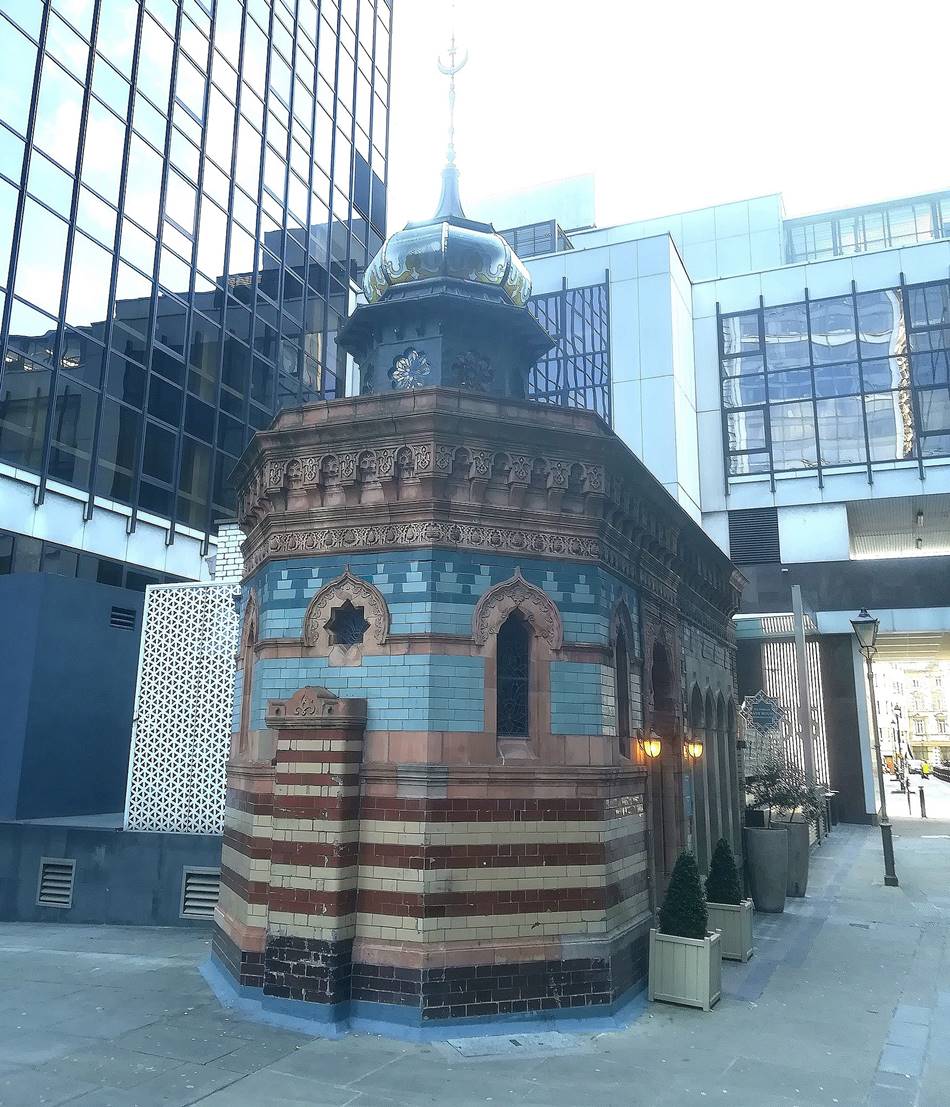 The tiled Victorian bath house at Bishopgate, London. (Courtesy: Wikimedia Commons)