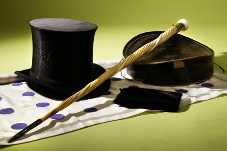 A chapeau claque with its case. (Courtesy: Hallwyl Museum / Samuel Uhrdin / CC BY-SA)