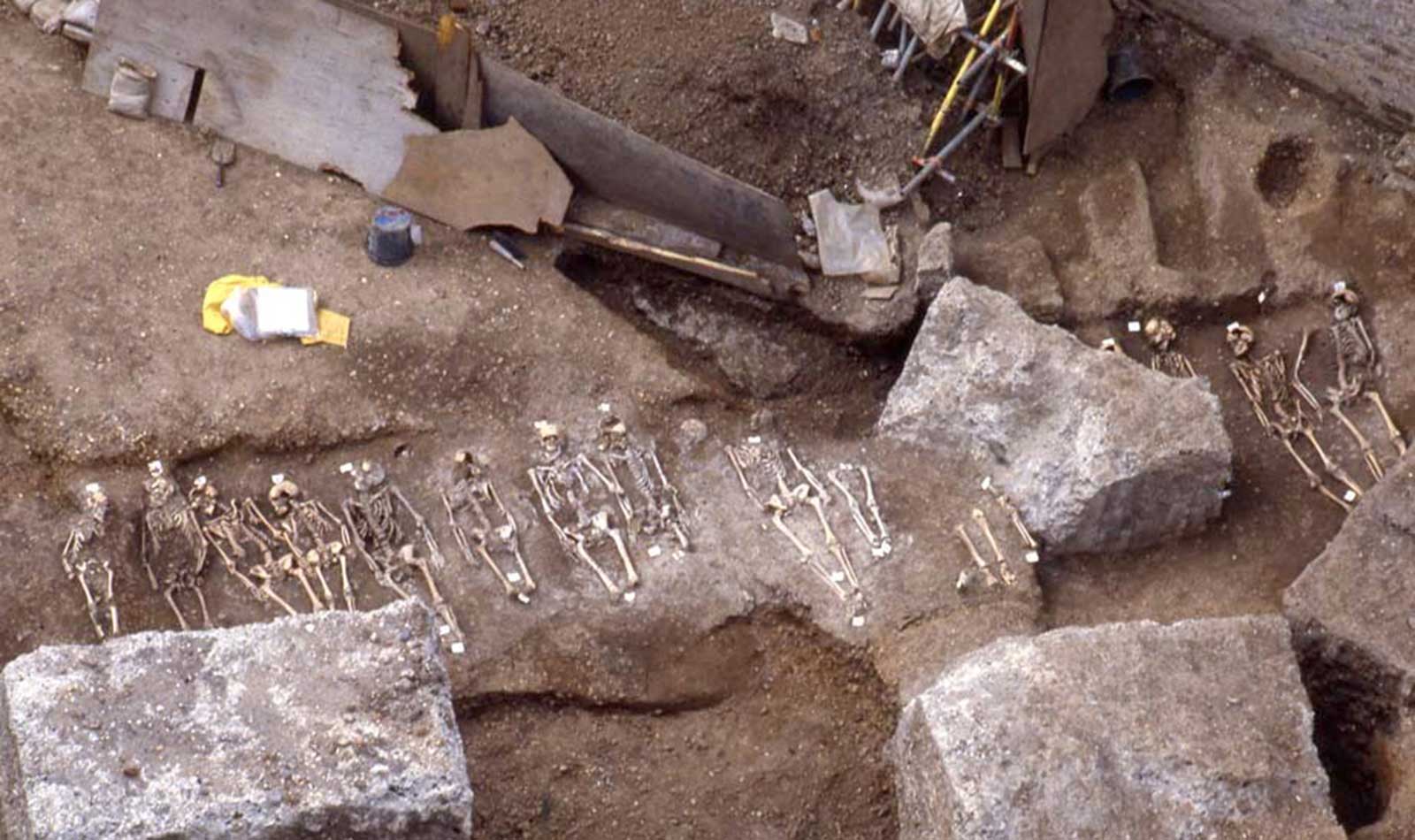 East Smithfield Black Death burial ground, excavation of one of the mass graves site, 1980s.