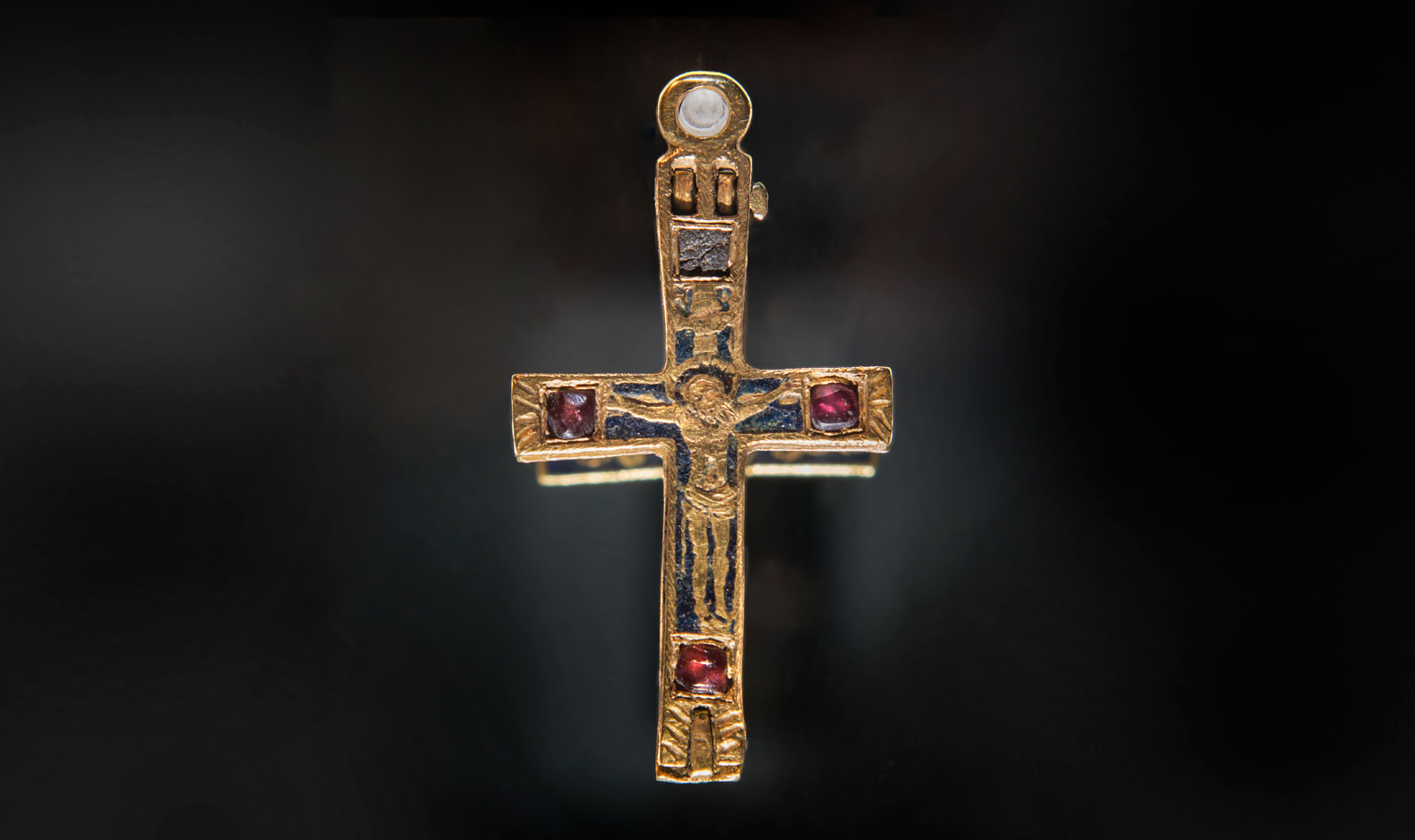 med-gold-crucifix.jpg