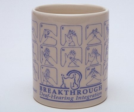 A ceramic drinking mug printed with a transfer design representing the fingerspelling alphabet. (ID no.: 2000.178)
