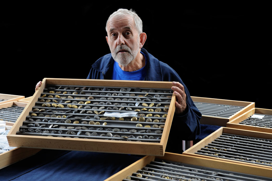 For 40 years Mr Pilson was a Thames ‘mudlark’, picking up antiquities on the Thames foreshore. His collection of 2,444 buttons, cufflinks and studs is the largest such collection in England. He presented it to the Museum of London in 2009.