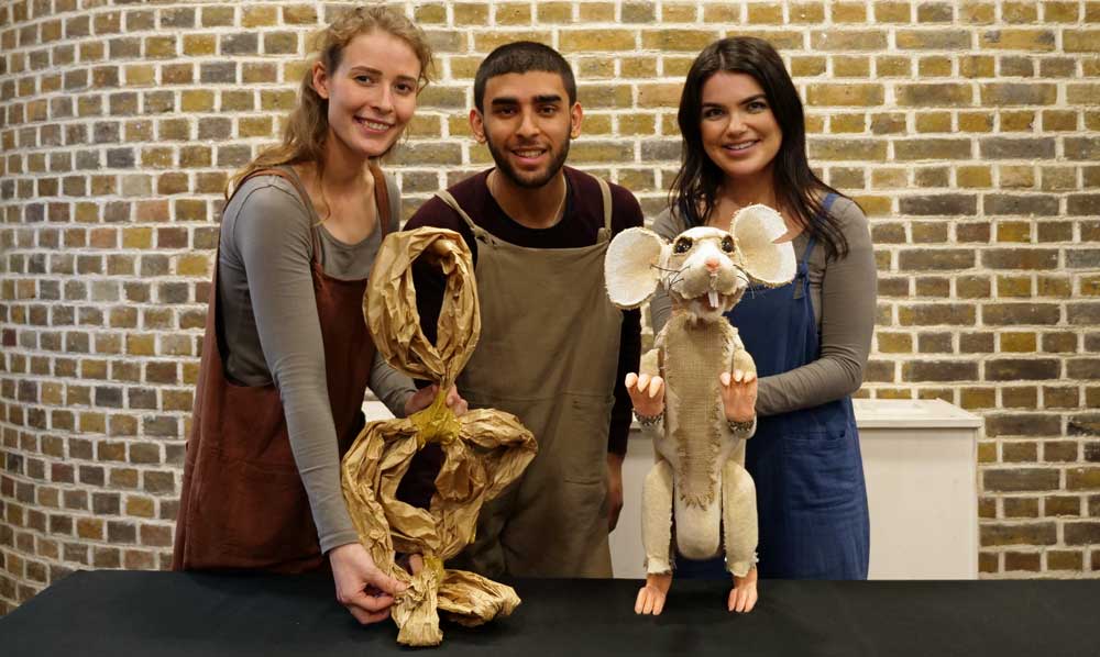 Bring history to life by making and performing with puppets! Here, professionals Moth Physical Theatre show you everything you need to know.