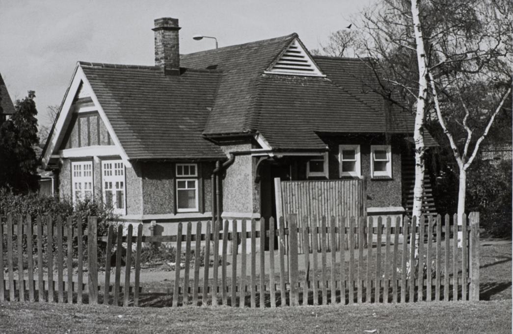 Blackheath, 1990. A typical ‘cottage’ (toilet block) on Shooters Hill Road. (©Phil Polglaze)