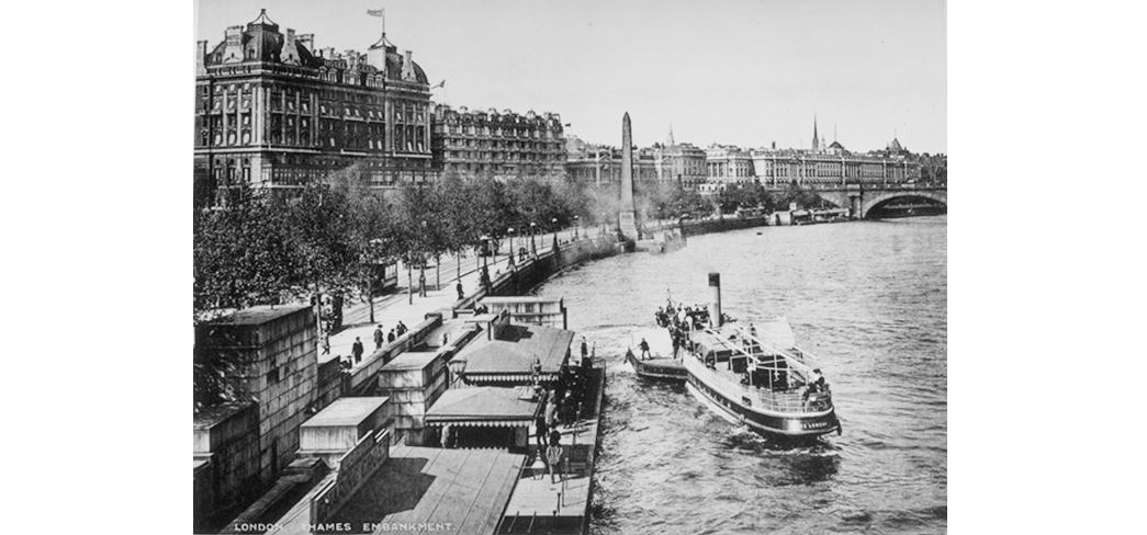 A view of the Victoria Embankment, with Cleopatra’s Needle in the centre, 1890-1930. (ID no.: IN968)