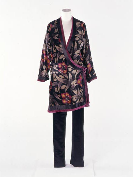 Pyjama suit and kimono worn by Hilda Moore.